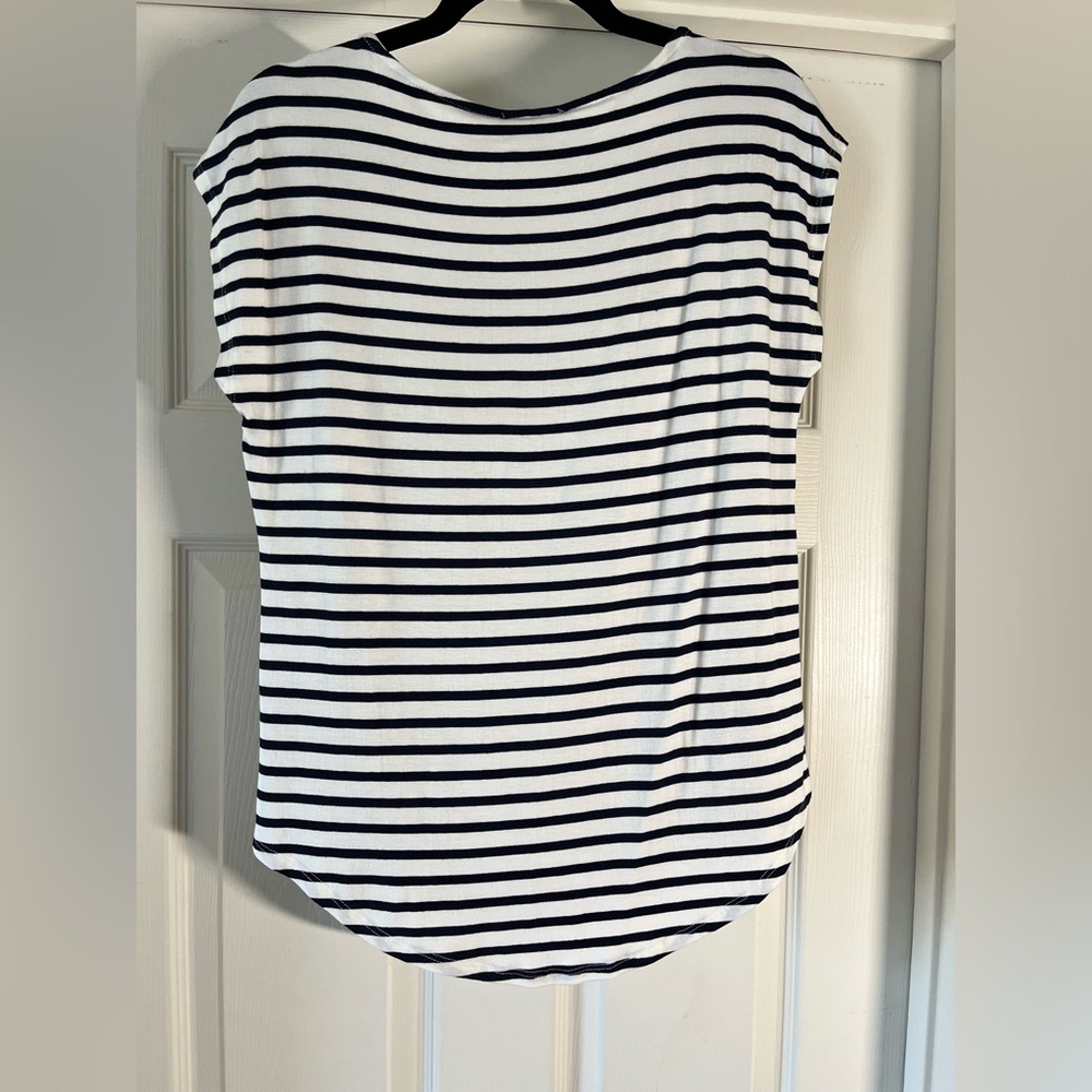 Women’s striped top. Size Large. White/Navy Blue. Green Envelope Los Angeles - Picture 4 of 5